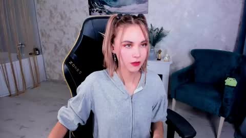 ellacurtis online show from May 3, 6:11 pm