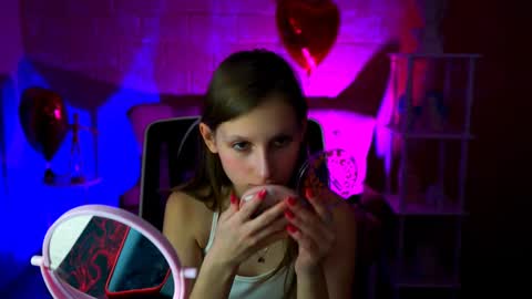 Ella online show from March 5, 12:33 pm