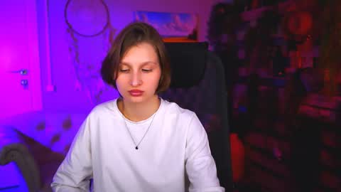 Ella online show from May 12, 6:03 pm
