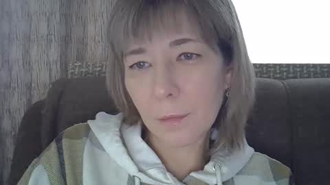 ellajohnsonx online show from February 9, 12:30 pm