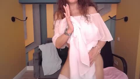 EllaLongs online show from June 7, 12:12 pm