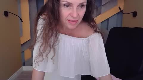 EllaLongs online show from October 11, 11:47 am