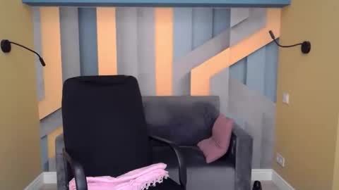 EllaLongs online show from October 18, 11:35 am