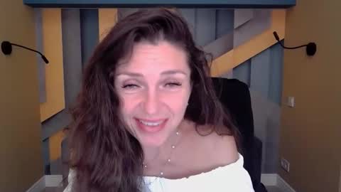 EllaLongs online show from September 15, 11:40 am