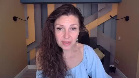 EllaLongs online show from June 14, 11:32 am
