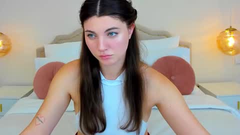 Snapshot of ellamaison chatting on October 28, 1:39 pm Ella online show from October 28, 1:39 pm