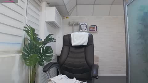            online show from February 4, 1:48 pm