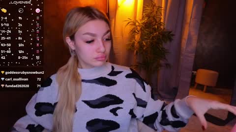 Snapshot of ellamilla chatting on January 21, 6:00 am ellamilla online show from January 21, 6:00 am