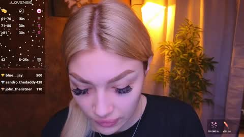 Snapshot of ellamilla chatting on January 20, 5:37 am ellamilla online show from January 20, 5:37 am