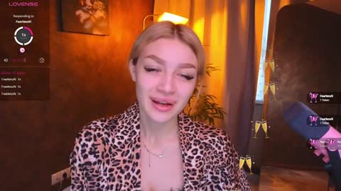 Snapshot of ellamilla chatting on January 14, 6:24 am ellamilla online show from January 14, 6:24 am