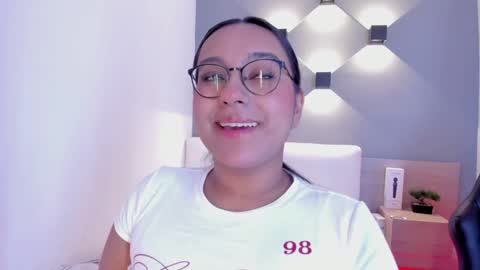 Snapshot of ellamontoya chatting on December 28, 4:30 am Ella online show from December 28, 4:30 am