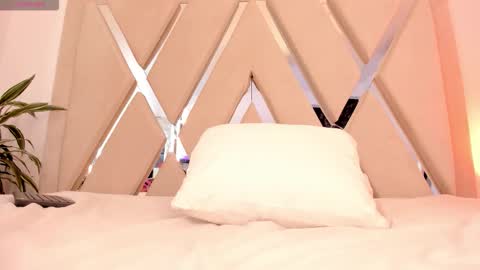 Ella online show from March 17, 12:09 pm