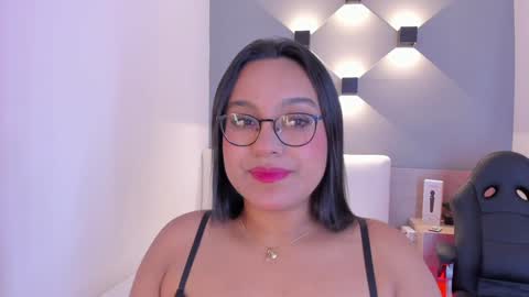 Snapshot of ellamontoya chatting on January 10, 4:22 am Ella online show from January 10, 4:22 am