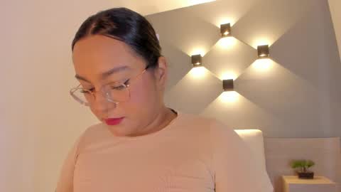Snapshot of ellamontoya chatting on October 21, 12:20 pm Ella online show from October 21, 12:20 pm