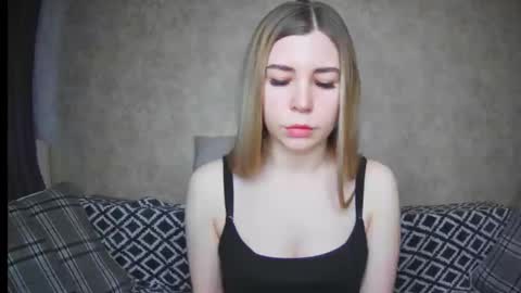 EllaNuar online show from December 4, 7:06 am