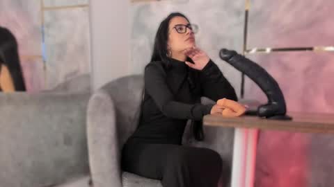  ella  online show from November 22, 11:35 am