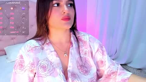 Snapshot of ellarosee_ chatting on December 13, 8:36 pm ellarosee_ online show from December 13, 8:36 pm
