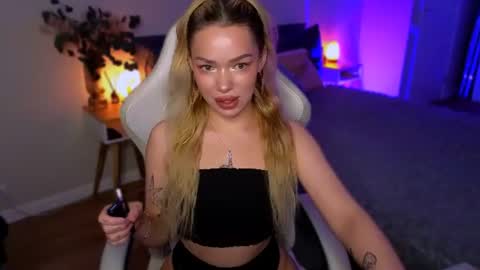 Ella online show from August 9, 6:18 am