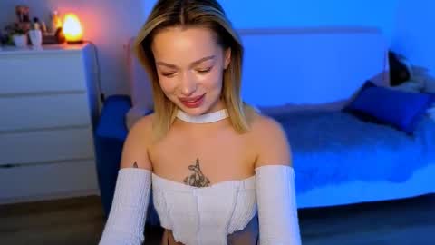 Ella online show from November 28, 5:43 am