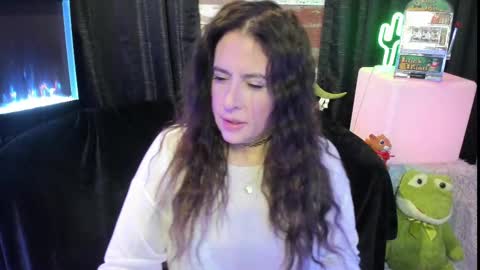 ELLE online show from February 10, 5:09 pm