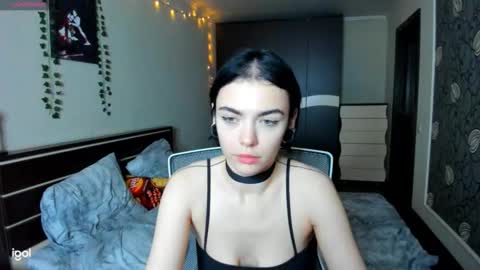 Snapshot of elle_blair chatting on October 23, 6:25 pm Luna online show from October 23, 6:25 pm