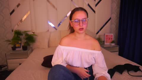 elleebloom online show from November 14, 3:56 pm