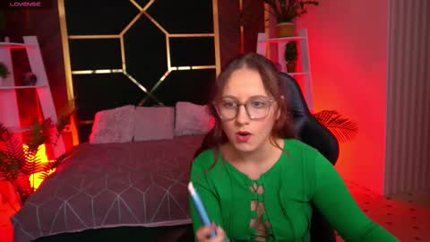 elleebloom online show from November 16, 2:28 pm