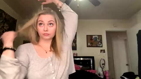 ellejess online show from March 6, 4:46 pm