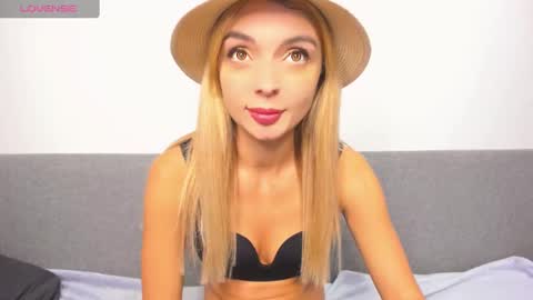 Snapshot of ellen_flow chatting on February 19, 9:14 pm ellen_flow online show from February 19, 9:14 pm