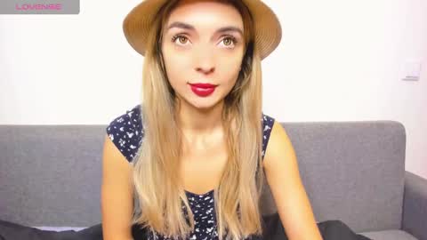 Snapshot of ellen_flow chatting on December 15, 6:51 am ellen_flow online show from December 15, 6:51 am