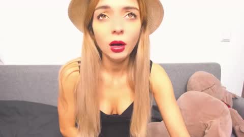 Snapshot of ellen_flow chatting on December 7, 4:47 pm ellen_flow online show from December 7, 4:47 pm