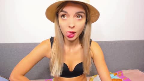 Snapshot of ellen_flow chatting on March 9, 9:57 pm ellen_flow online show from March 9, 9:57 pm