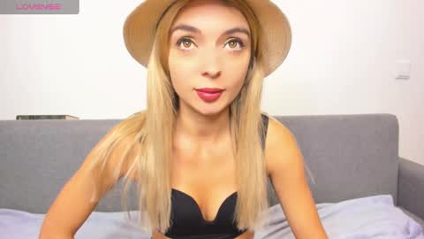 Snapshot of ellen_flow chatting on February 9, 7:19 pm ellen_flow online show from February 9, 7:19 pm
