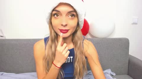 Snapshot of ellen_flow chatting on December 17, 8:32 pm ellen_flow online show from December 17, 8:32 pm