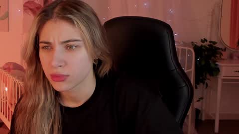 elliecutes online show from January 19, 5:15 am