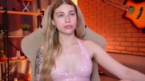 elliecutes online show from June 16, 8:48 am