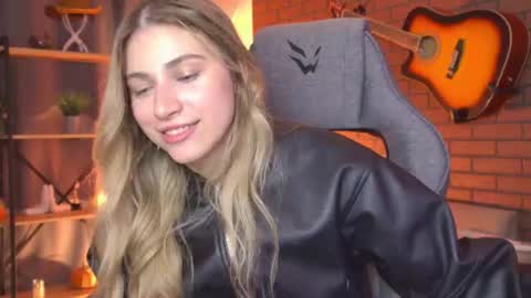 elliecutes online show from June 29, 10:15 am