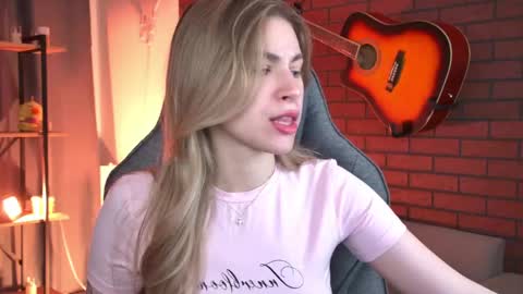 elliecutes online show from May 2, 9:01 am