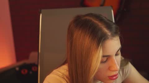 elliecutes online show from February 22, 8:18 am