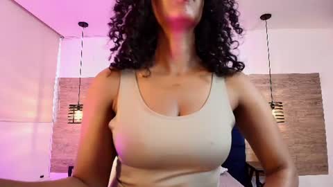 elliee_alves online show from June 30, 1:43 pm
