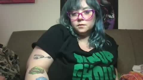 Ellie Louise online show from March 8, 10:02 pm