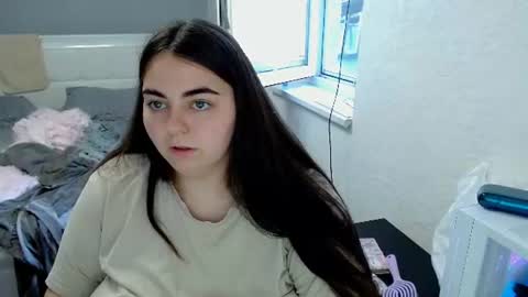 Ellie online show from August 2, 5:43 am