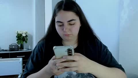 Ellie online show from April 30, 5:01 am