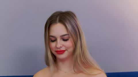 Snapshot of ellsa_jean chatting on October 20, 4:04 am Elsa Jean online show from October 20, 4:04 am