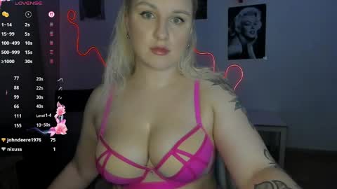 Elly online show from May 3, 6:33 pm