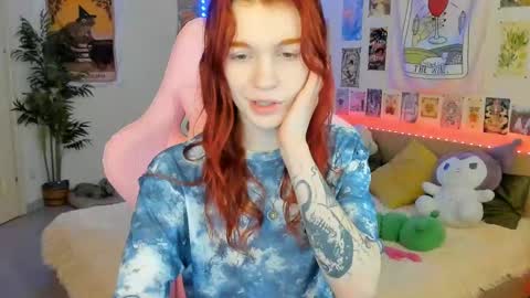 Snapshot of elly_milas chatting on February 16, 7:37 am Elly Fansly online show from February 16, 7:37 am
