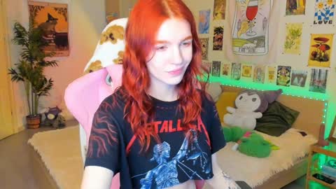 Snapshot of elly_milas chatting on January 14, 8:31 am Elly Fansly online show from January 14, 8:31 am