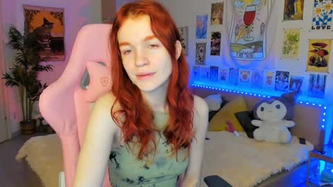 Snapshot of elly_milas chatting on January 17, 7:08 am Elly Fansly online show from January 17, 7:08 am