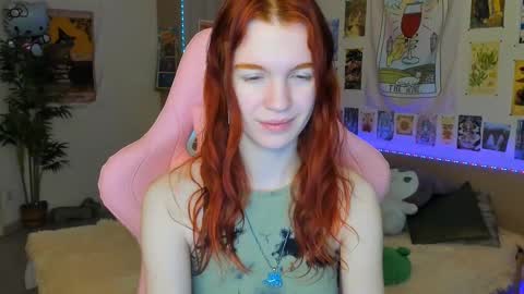 Snapshot of elly_milas chatting on February 9, 8:33 am Elly Fansly online show from February 9, 8:33 am