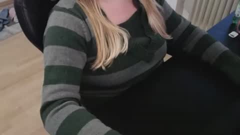 Elly online show from October 22, 4:23 pm